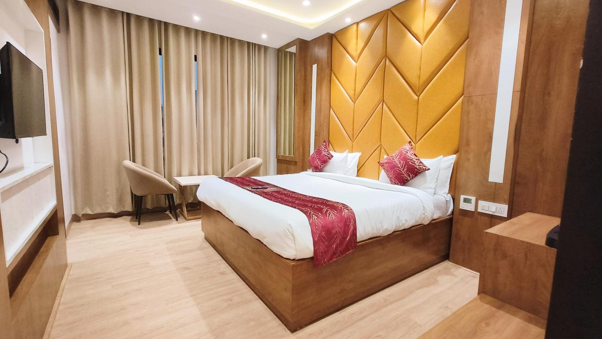 Tango Traxx Hotel *